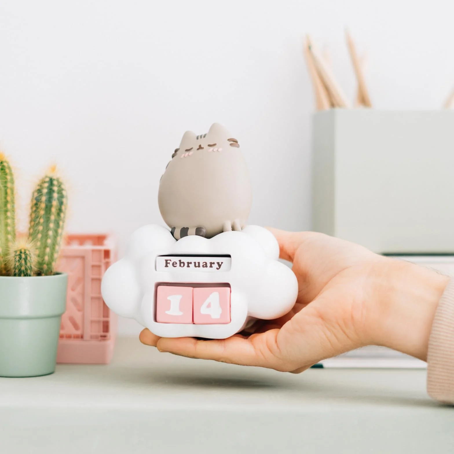 Calendario Perpetuo Pusheen 3D - Figura gato Kawaii para Decoracion Habitacion niña - Calendario sobremesa para niños │ Regalos Pusheen Cat Merchandising Oficial