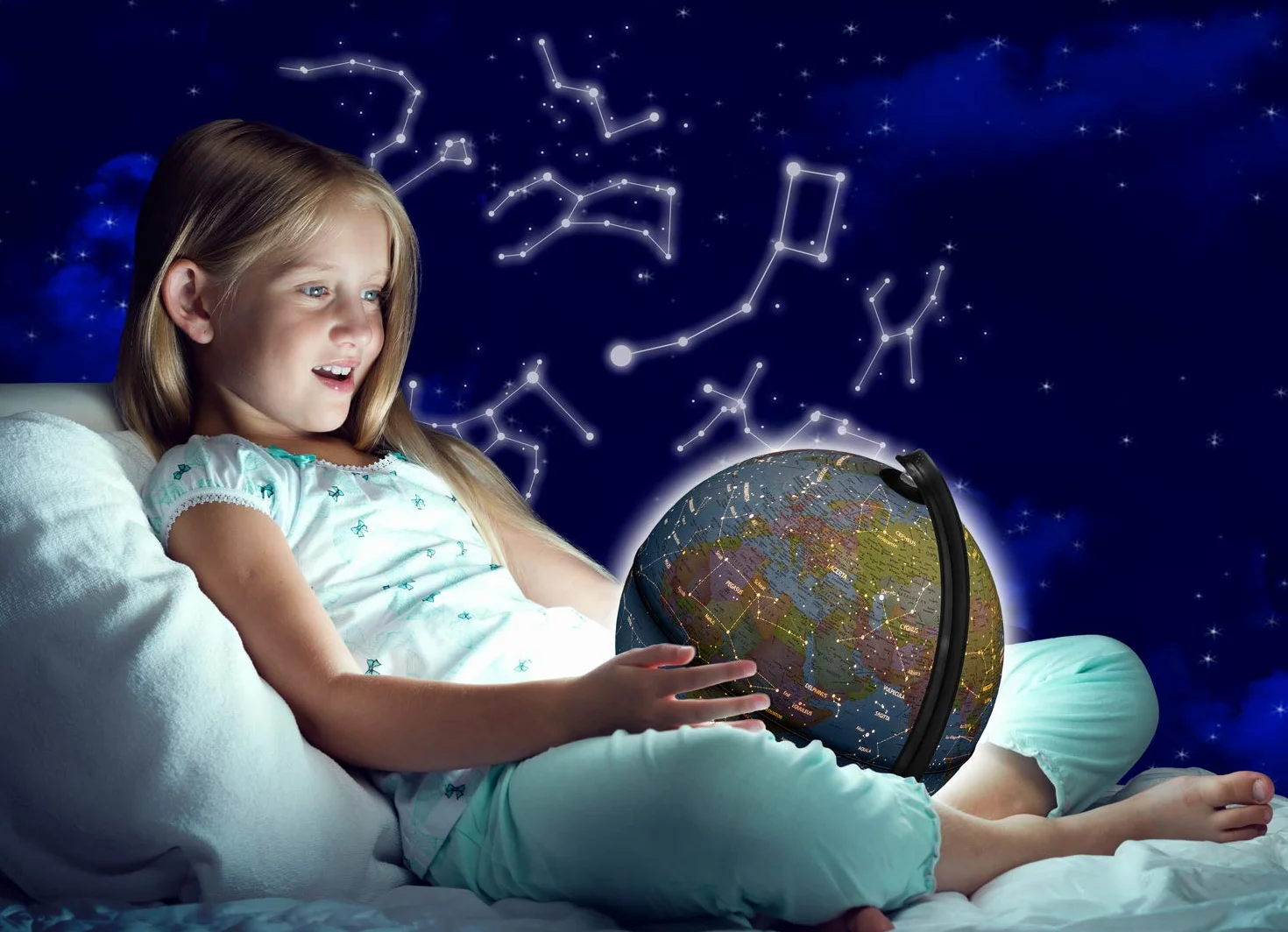 Idena 10411 - Globo terráqueo iluminado por LEDs con constelaciones, interruptor de encendido/apagado, aprox. 25 cm de diámetro, imagen del mapa político y astronómico
