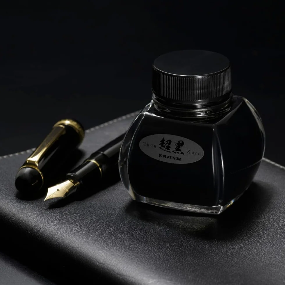 PLATINUM, botella de tinta - negro carbón CHOU Kuro (60 ml).