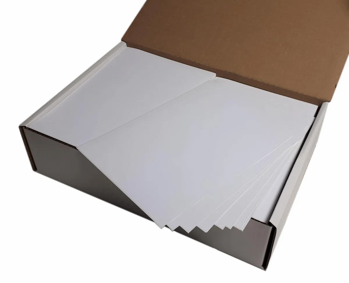 Pegatinas para paquetes/palés DIN A5 x 1000 | incluye lengüeta de 5 mm para despegar fácilmente | Autoadhesivo | para impresoras láser y de inyección de tinta – Fabricado en Alemania