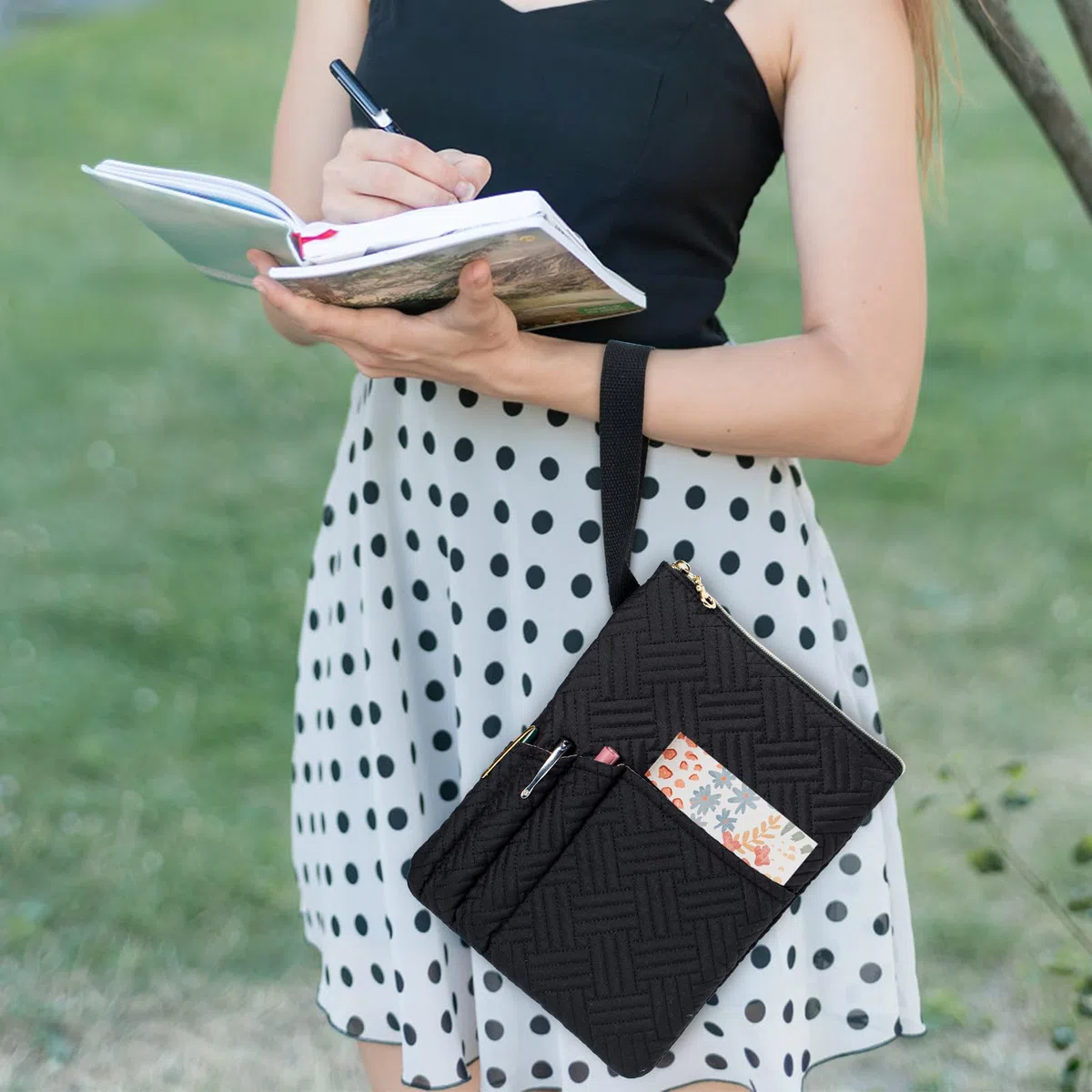 APLUFINE Funda para libro de la Biblia para mujeres y hombres, funda de libro para los amantes de los libros, protector de libro de tapa blanda y fundas duras, funda para libros (negro, vertical)