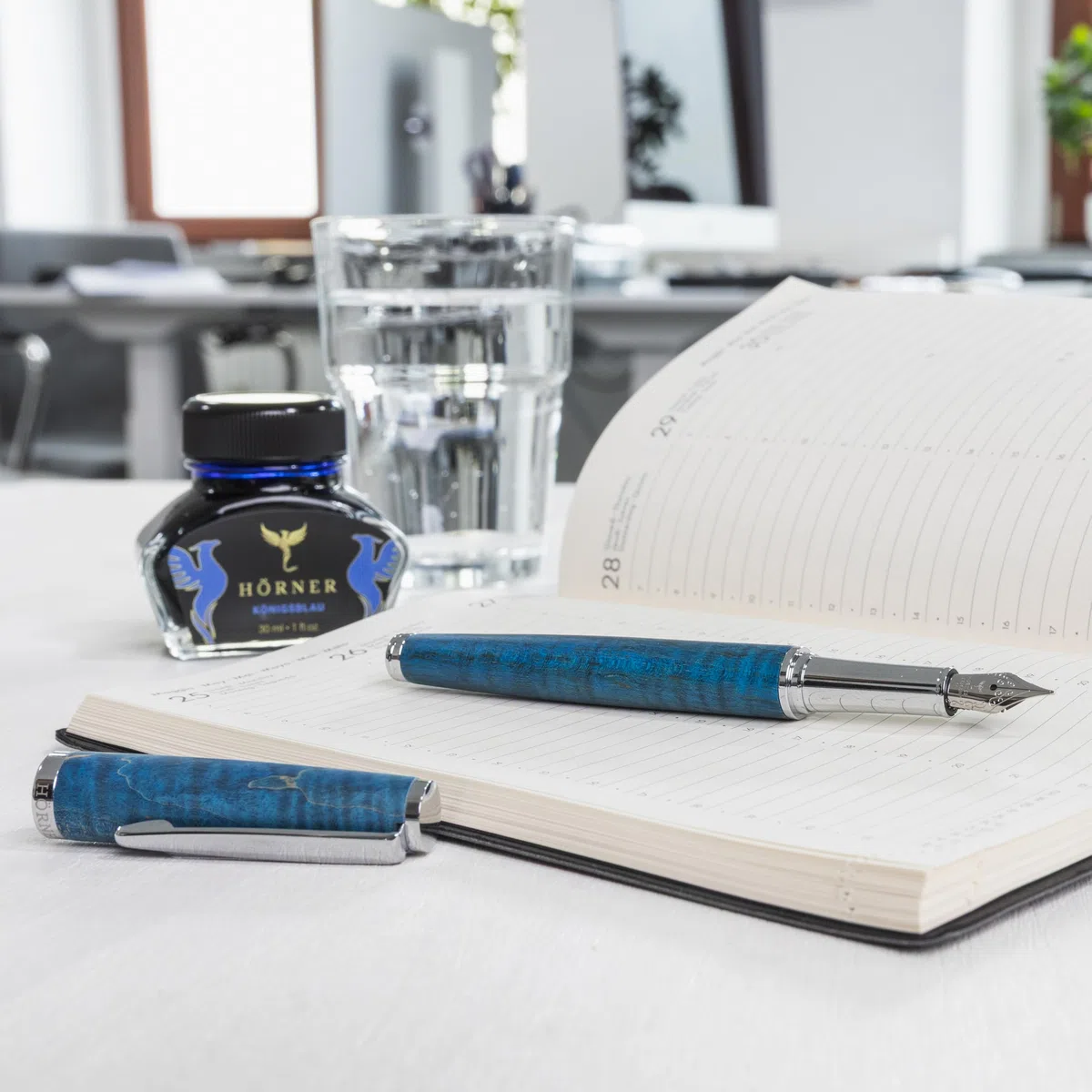 Hörner Primus Oceanus - Pluma estilográfica de madera azul océano, pluma de acero inoxidable, suave flujo de tinta, para cartuchos de tinta estándar, caja de regalo