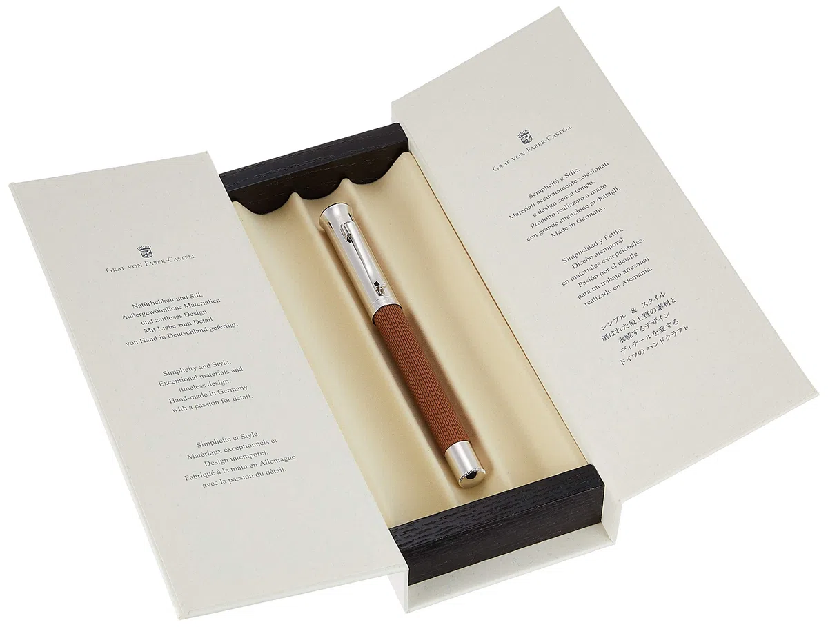 Graf von Faber-Castell 146521 Estilográfica Guilloche, coñac F | Cuerpo de resina noble con acabado guilloché, plumín de oro de 18 quilates y piezas metálicas rodiadas