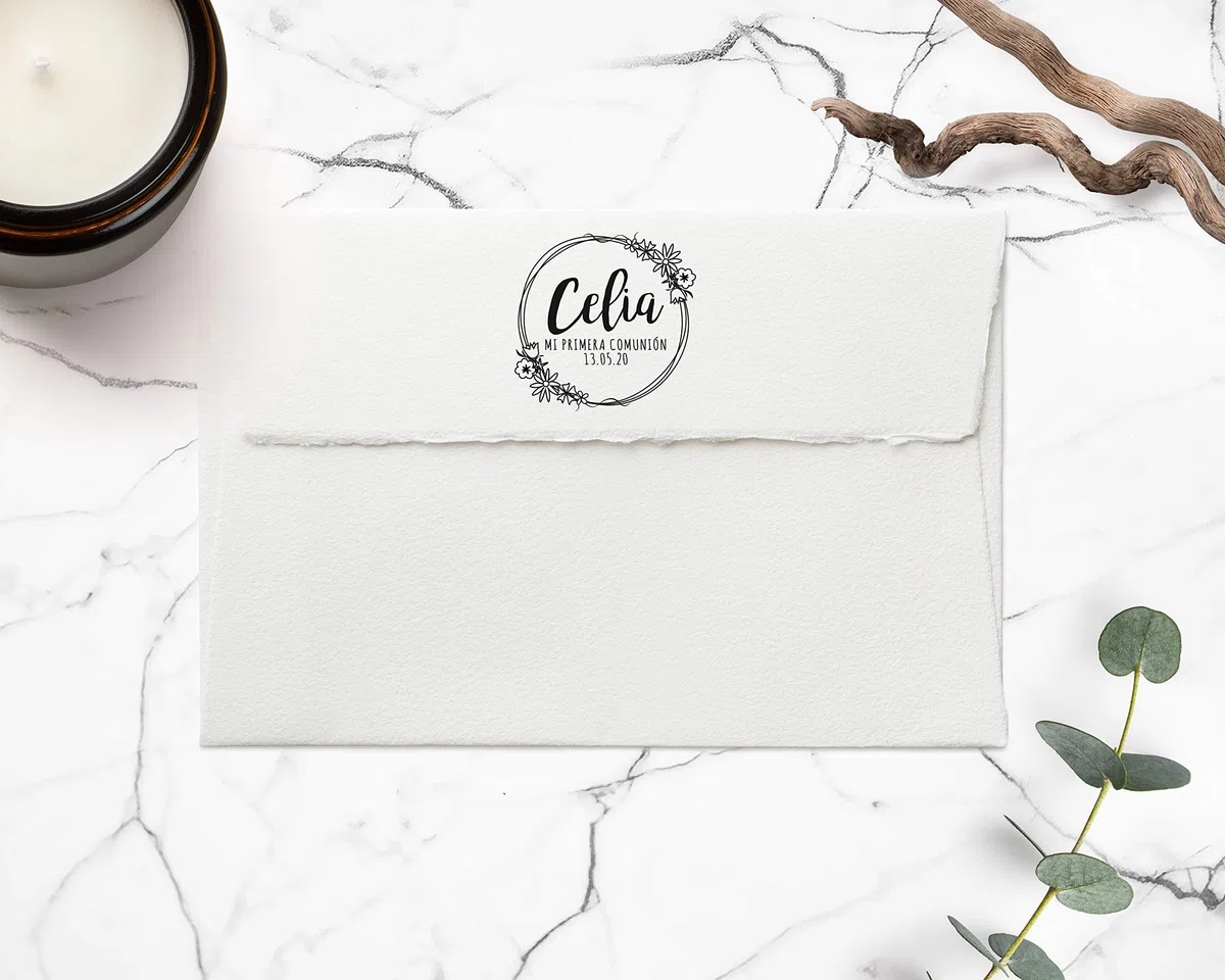 Stamp by Me | Sello Personalizado para Comunión | 4 Diseños | Sello de Madera | Sello de Comunión | Ideal para Sobres e Invitaciones | Con Tampón de Tinta Opcional | Nombre y Fecha | Corona Flores