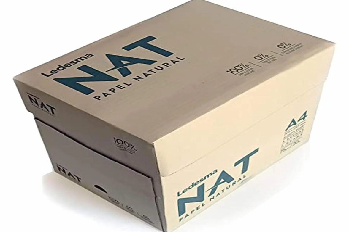 100% residuo de caña de azúcar, sin árboles, compostable, biodegradable. Impresión laser e inkjet DIN A4-75 gr/m2 color natural. Caja con 5 paquetes de 500 hojas: 2500 hojas. Reciclable.