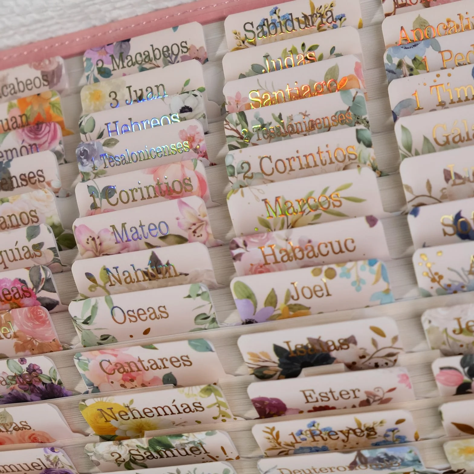 UPAFEXXI Pestañas de la Biblia laminadas españolas para mujeres y hombres (letras en relieve de lámina dorada) Pestañas de la Biblias, 80 pestañas de impresión grande de reposición, fáciles de leer y