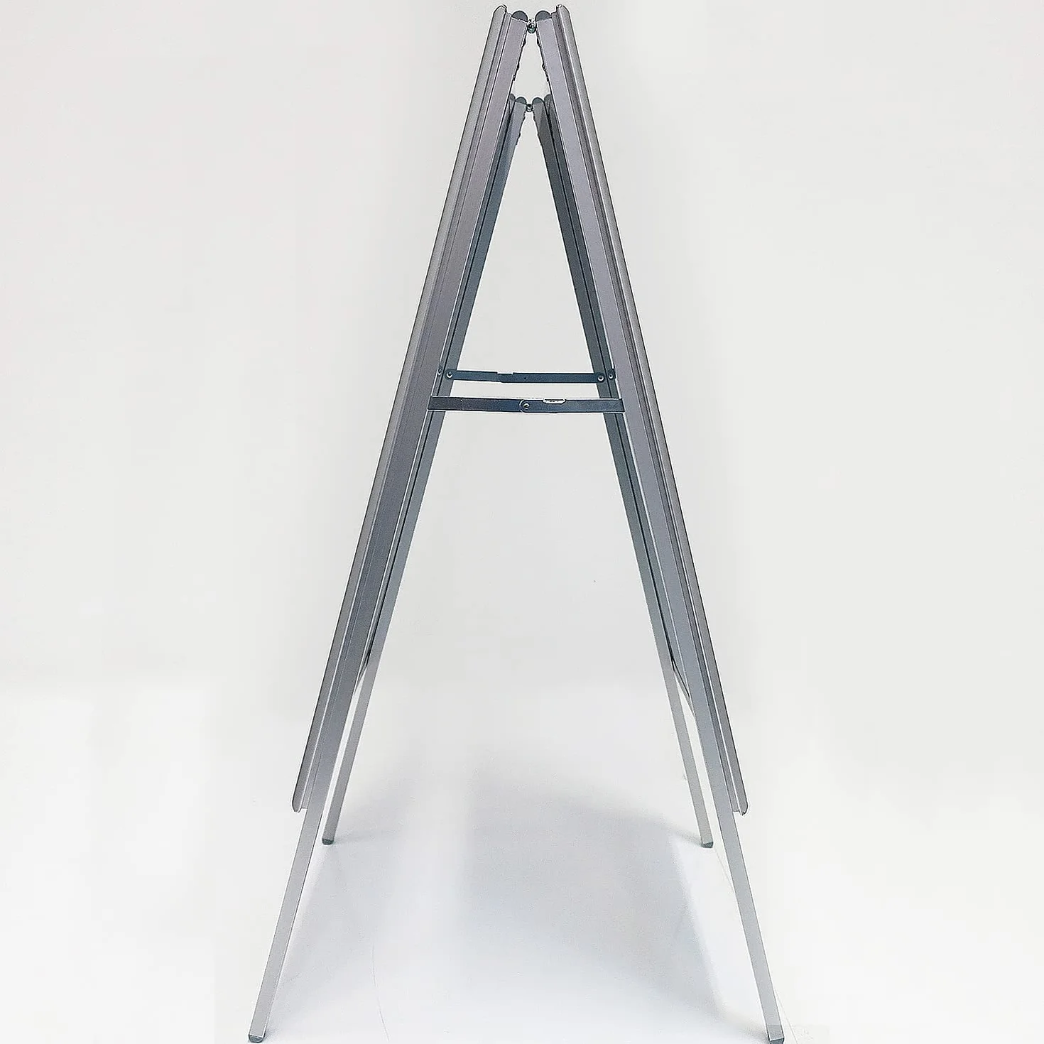 DisplayLager, Calidad danesa | Tope para clientes de aluminio | 2 carteles (ambos lados) | Soporte para carteles resistente a la intemperie para aceras (plata, A0)