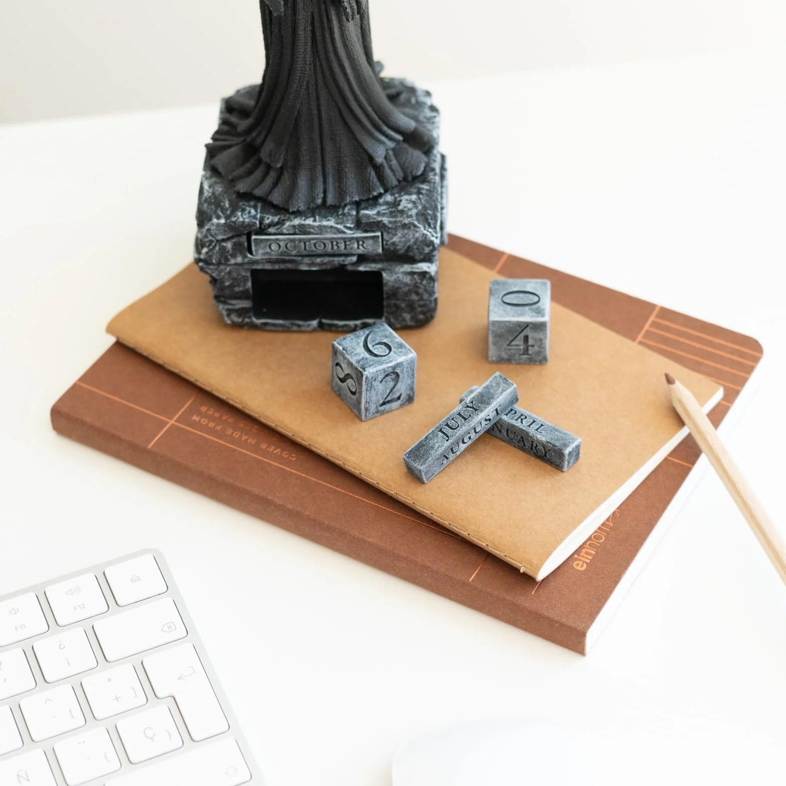 Calendario Perpetuo El Señor de los Anillos 3D - Figura Nazgûl para Decoracion Habitacion │ El Señor de los Anillos Regalos Merchandising (23x8,5cm)