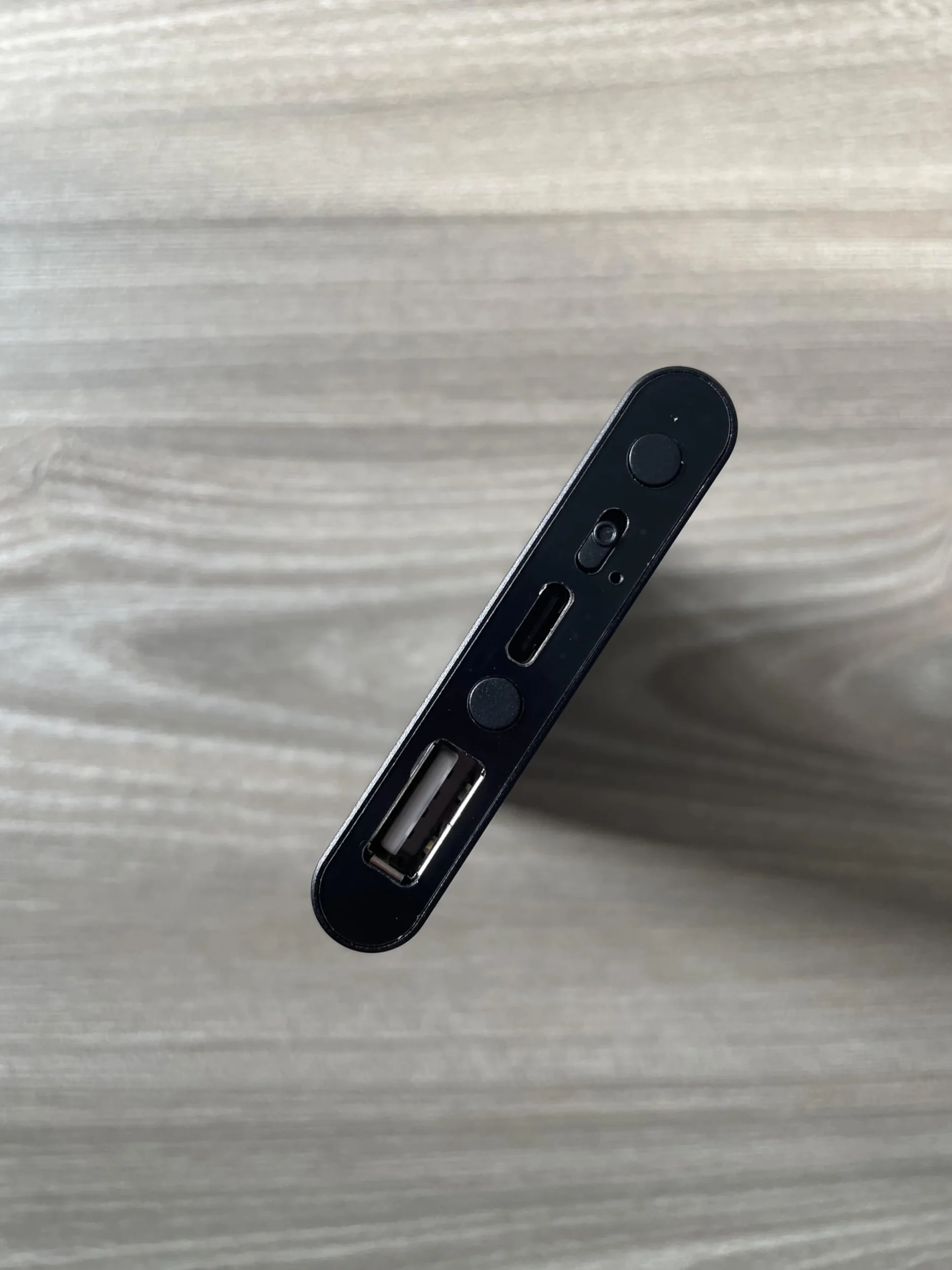 64GB Grabadora Profesional - Activación por Voz - Tiempo de Funcionamiento de 18 días - Grosor de 11 mm - Función de Cargador de teléfono con Banco de energía - PoweREC de Atto Digital