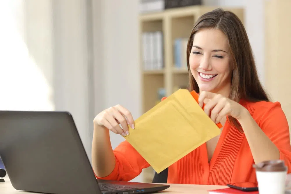 Ofituria 200 Sobres Acolchados de Papel Burbuja Interior de Polietileno, Color Marrón, Bolsas para Envíos con Capacidad para Albergar Documentos de una superficie máxima de 180x260 mm