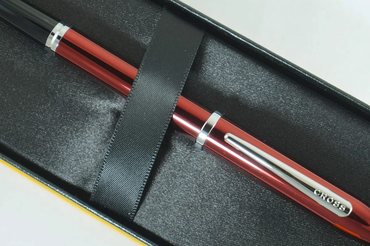 Cross Century II Limited Series - Bolígrafo roller de tinta de gel selectip color rojo rubí metálico perlado