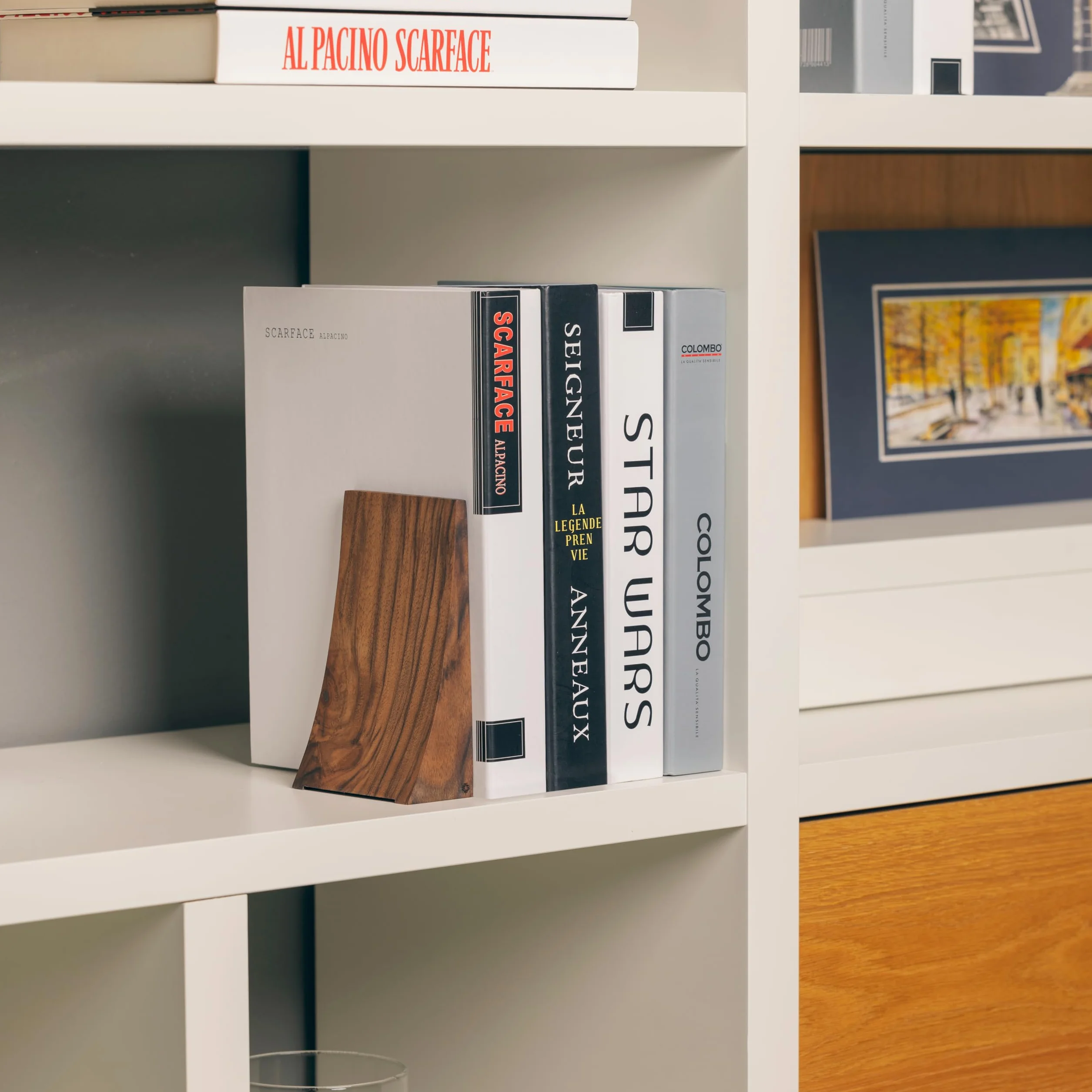 Tilisma Sujetalibros de madera – Sujetalibros hechos a mano de nogal, sujetalibros resistentes con base de metal, accesorios decorativos modernos y elegantes