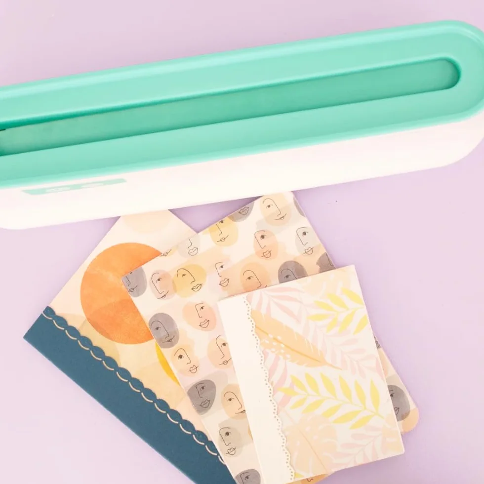 Craftelier - Máquina de Encuadernación Térmica con 3 Lomos de Encuadernación de Colores, para Proyectos de Scrapbooking, Diarios DIY, Cuadernos, Documentos o Álbumes de Fotos, Capacidad de 200 Hojas