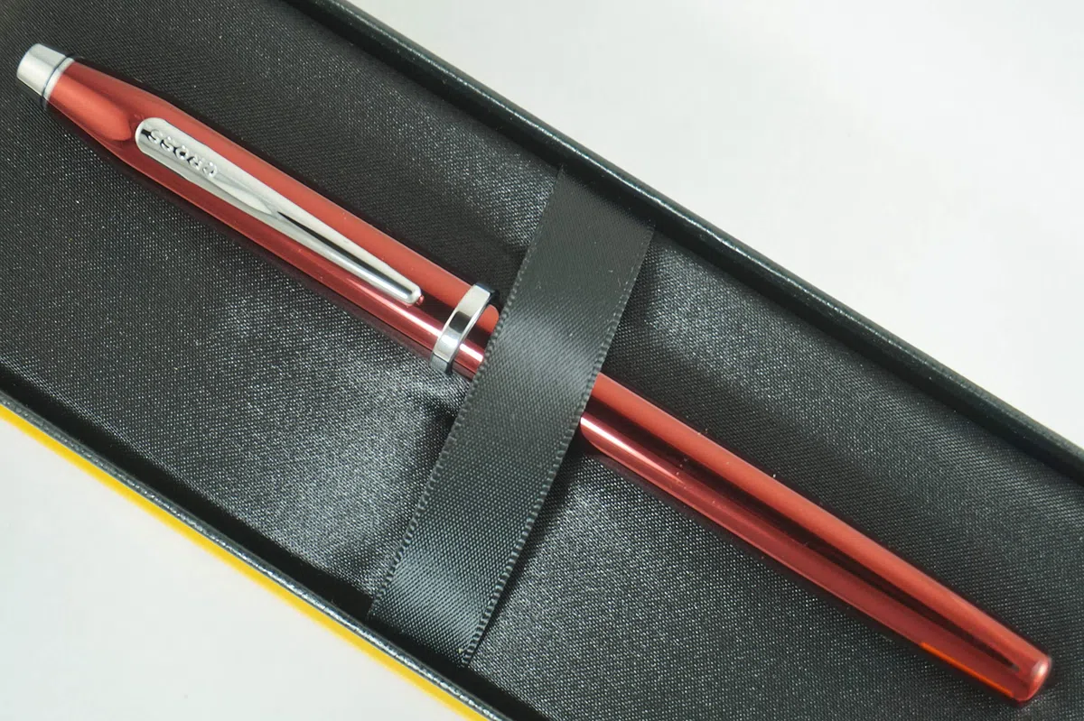 Cross Century II Limited Series - Bolígrafo roller de tinta de gel selectip color rojo rubí metálico perlado