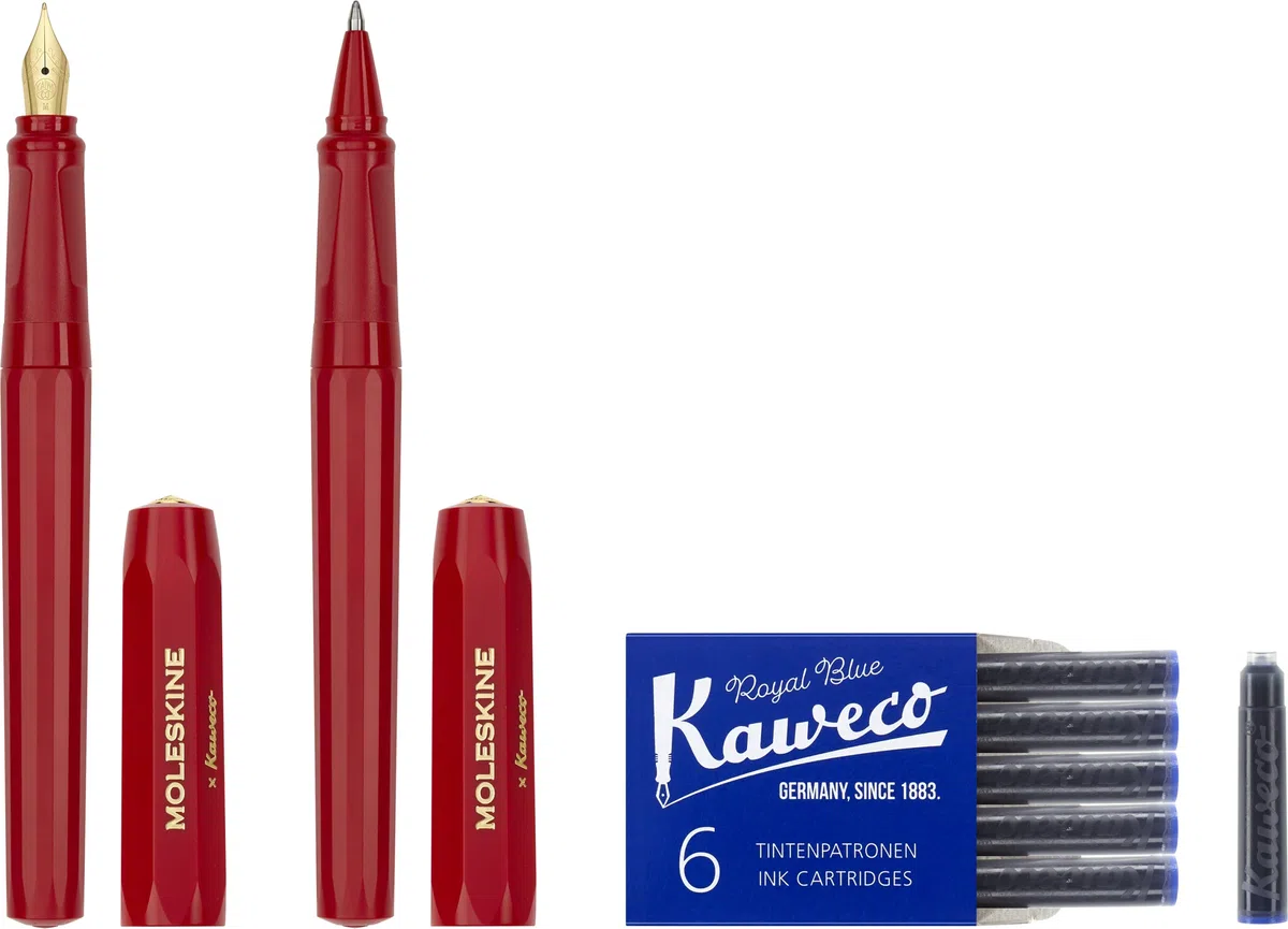 Moleskine x Kaweco Pluma Estilográfica de Plástico ABS con Plumilla Dorada de Tamaño M y Bolígrafo Recargable para Escribir y Tomar Notas, Recarga de 1.0mm y 6 Cartuchos de Tinta Azul incluidos, Rojo