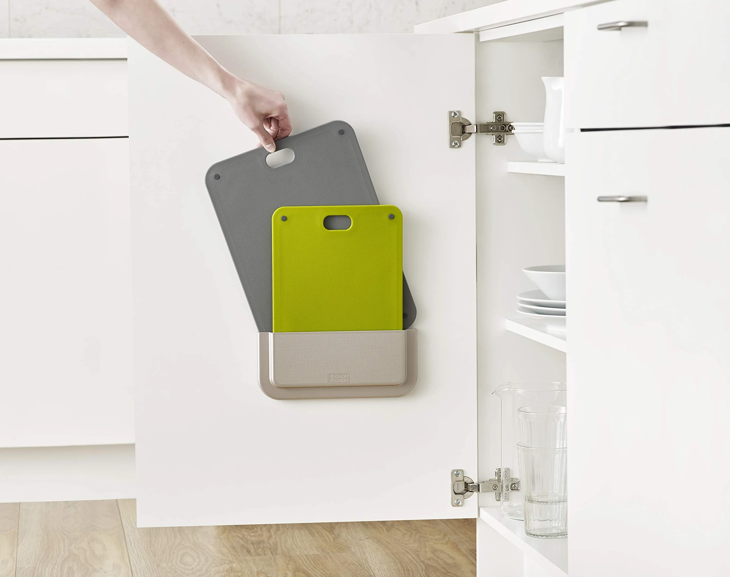 Joseph Joseph DoorStore, Juego de 2 Tablas de Cortar con Funda Soporte Adhesiva para Armarios y Puertas