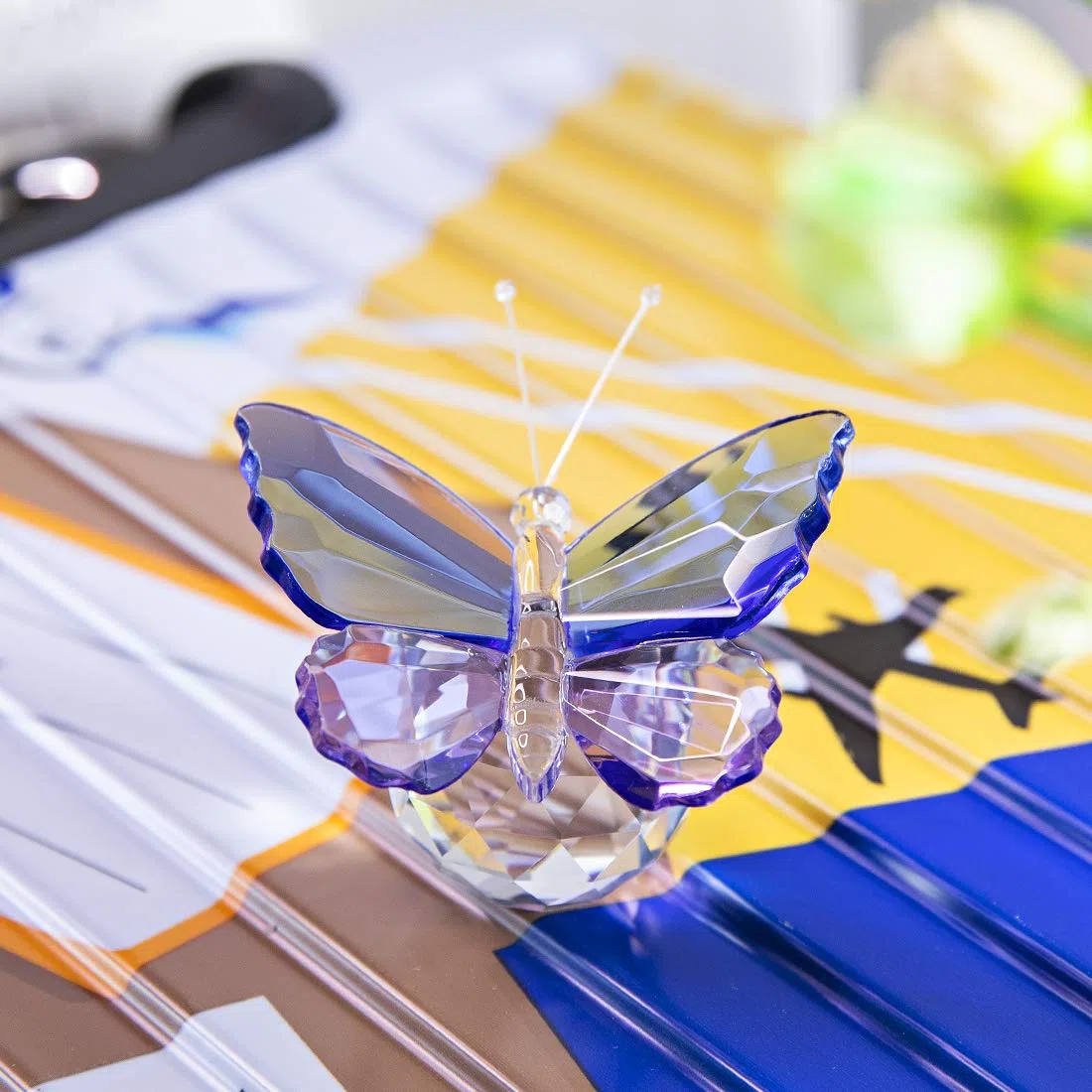 H&D Hyaline&Dora Mariposa de cristal azul y morado con base de bola, adorno decorativo de pisapapeles para sala de estar, regalos de cumpleaños de recuerdo, decoración del hogar