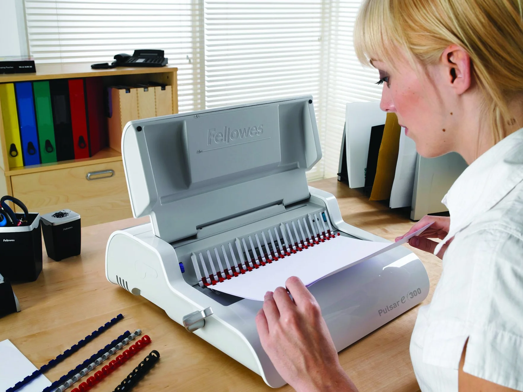 Fellowes Pulsar E 300 - Encuadernadora eléctrica de canutillo de plástico, uso frecuente