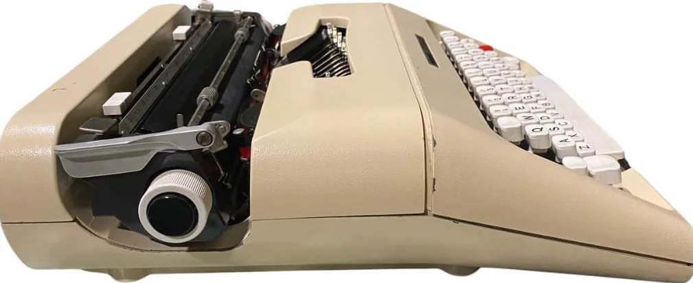 Genérico Máquina de Escribir Vintage Oliveti Lettera 35 - Teclado en Castellano Revisada y Funcional Ideal para Coleccionismo - Totalmente Funcional