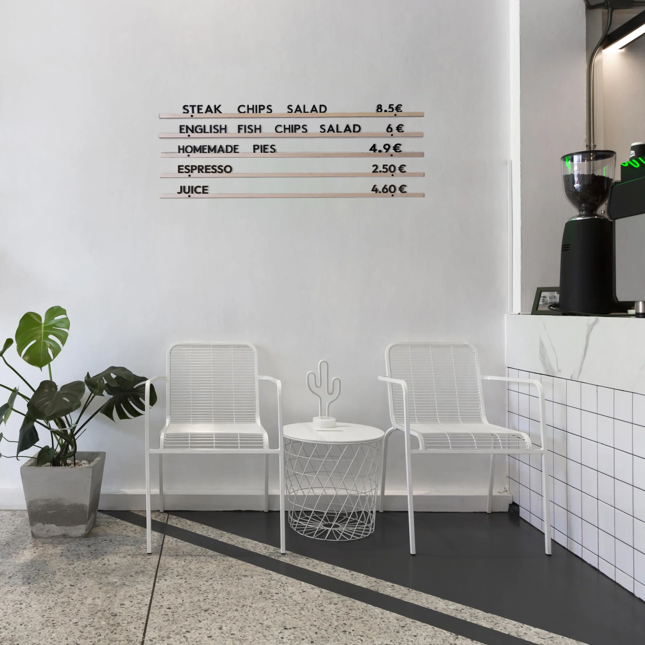 Tablero Menú para Pared de Madera - Pizarra de Letras Intercambiables - Incluye 5 Rieles y Set de 462 Letras y Símbolos - Tablero para Cafetería, Restaurante o Tienda - Personalizable y Reutilizable