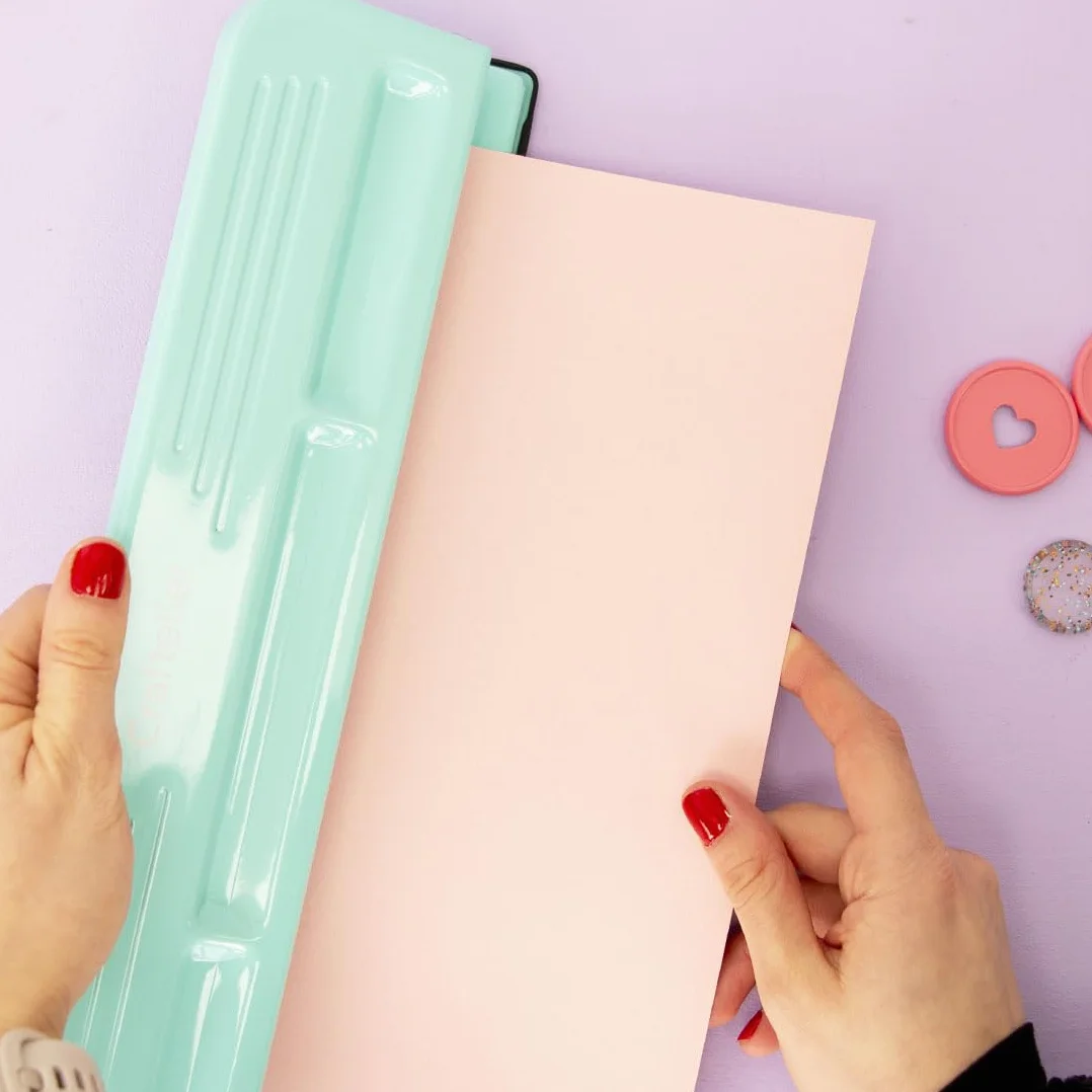 Craftelier - Perforadora de 11 Agujeros para Planners de Disco XL, Agendas o Cuadernos Especial para Scrapbooking | Capacidad de Perforación para 3 Papeles de 90 g/m2 | Tamaño Aprox. 32 x 9 x 5 cm