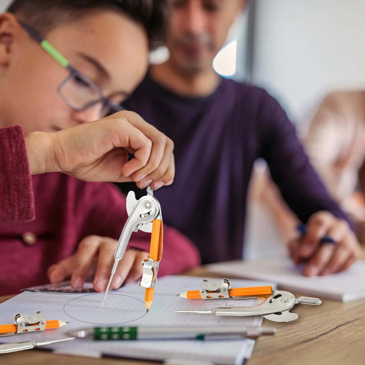 60 piezas de brújula para geometría de metal, herramienta de matemáticas, brújula de dibujo a granel, brújula geométrica plateada con lápiz para estudiantes, escuela, aula, oficina, carpintería,